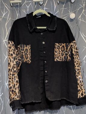 chic Black Jean Jacket with Leopard Sequin Panels